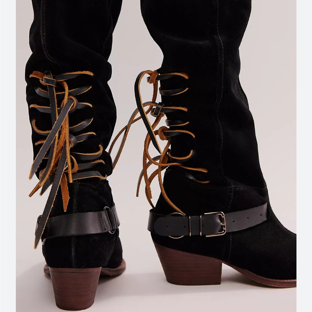 Free People Back Lace Sway Low Slouchy Boots in black suede sz 9